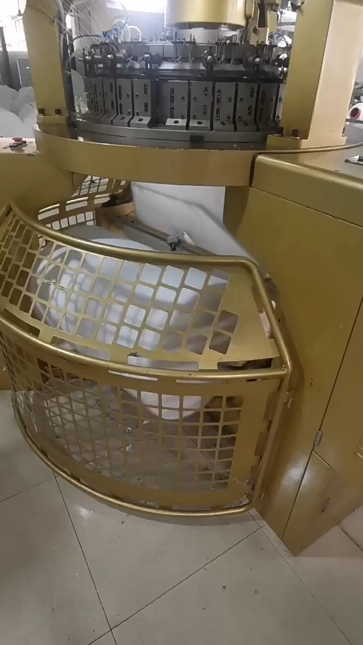 Double-sided sherpa print blanket