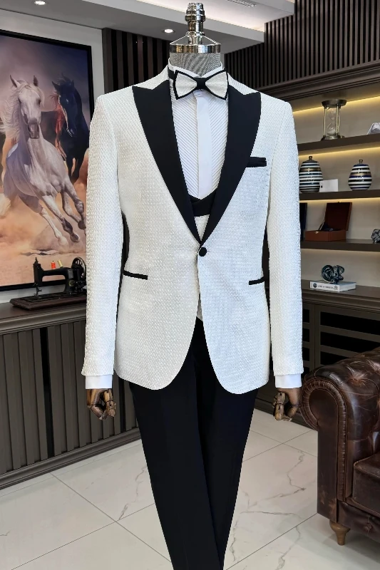 Levi White Peaked Lapel Three Pieces Plaid Men Suits