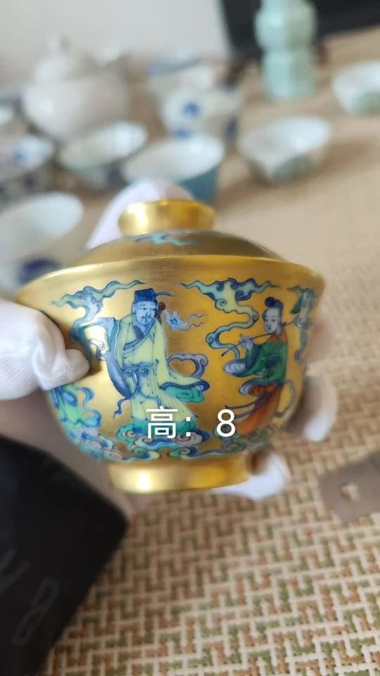 Golden Ground Eight Immortals Covered Bowl