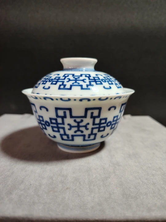 Blue and White Brocade Ground Ten Thousand Longevity Characters Pattern Covered Bowl
