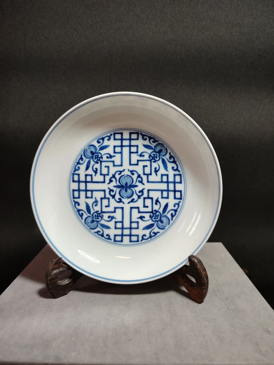 Qing Dynasty Emperor Yongzheng Blue and White Fangsheng Diamond Motif Brocade Ground Peach Pattern Plate