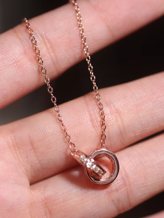 Adjustable Necklace for Women in the Style of Interlocking Rose Gold Rings