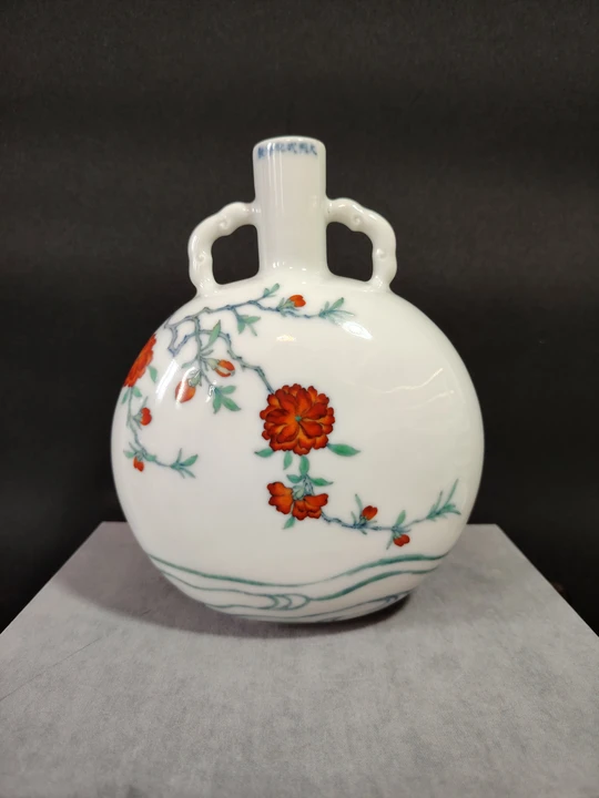 Imitation Qing Yongzheng bucket color fall flower water hold the moon bottle