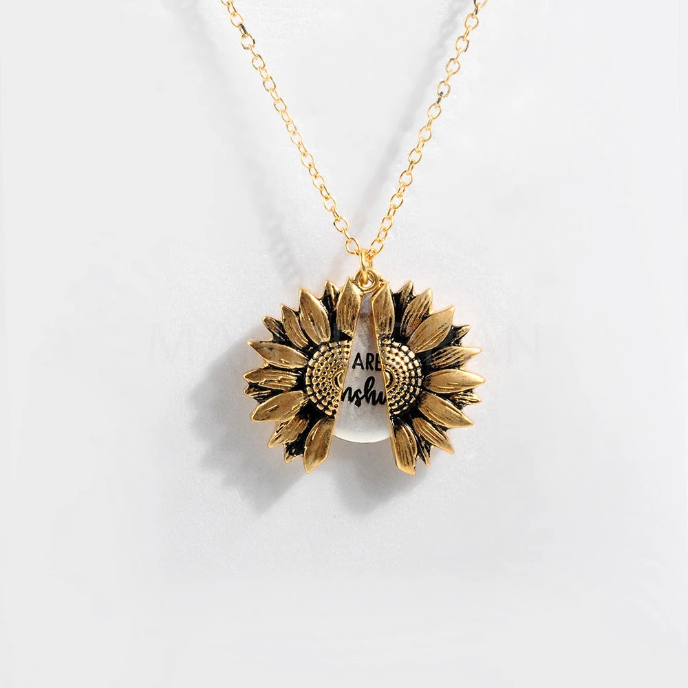 SUNFLOWER DOUBLE-LAYER ENGRAVED NECKLACE
