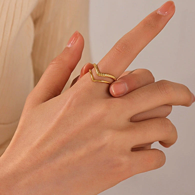 V-SHAPED RING