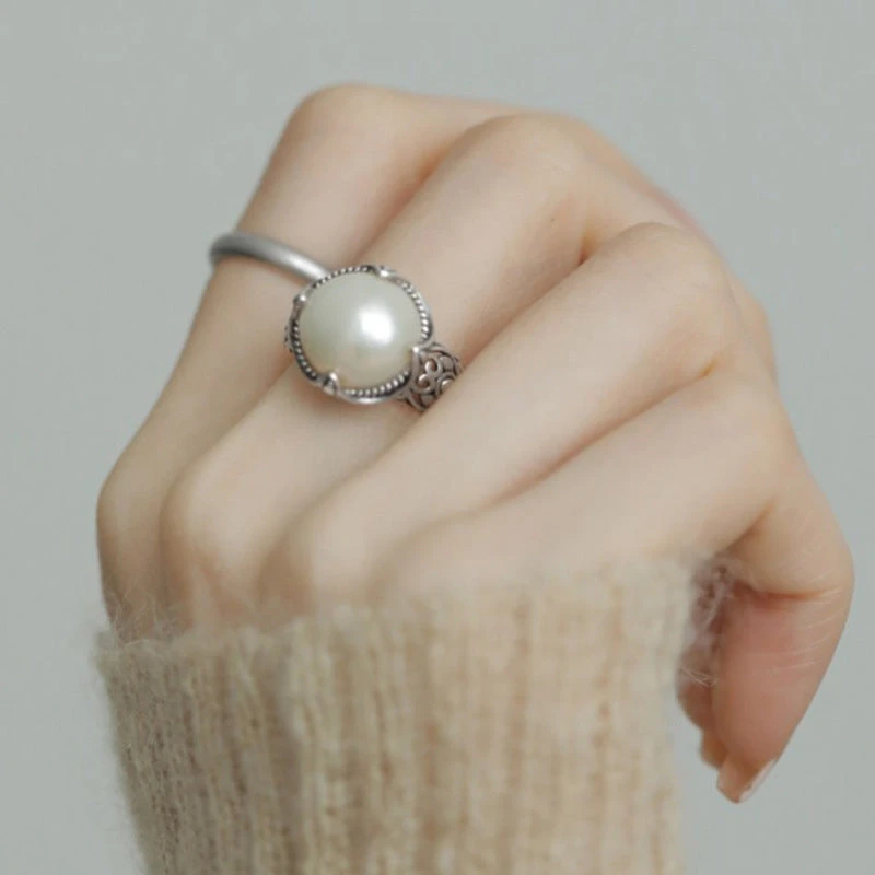 Vintage pearl hollow ring