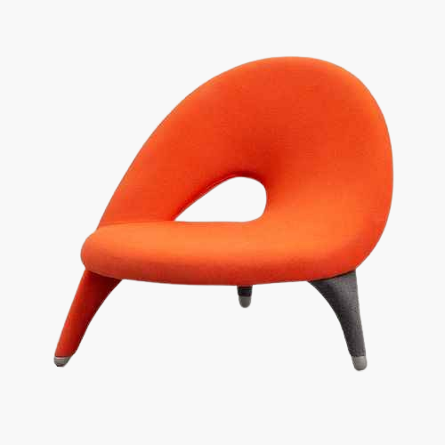 Three-legged comma lounge chair