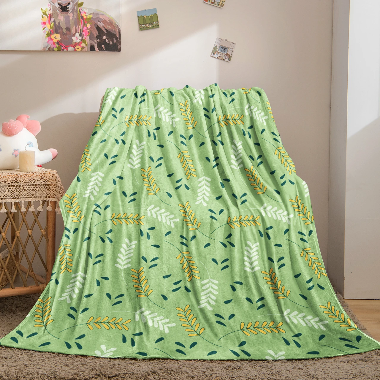 Green Leaf Pattern Cozy Throw Blanket for Home Decor