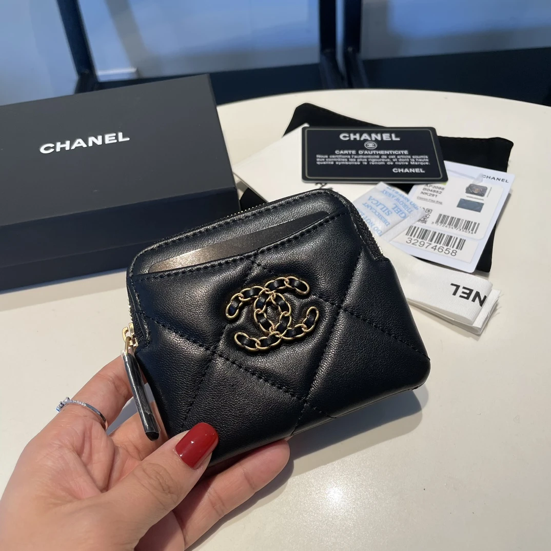 Chanel 2086 Zip-Around Card Case - 19 Series​