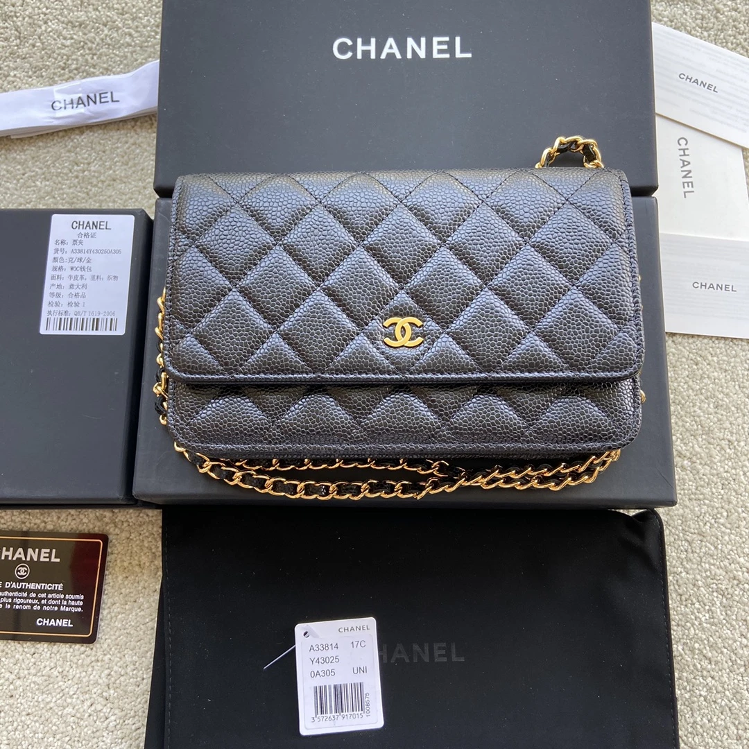 Chanel AP0250 Glossy Leather Card Case​