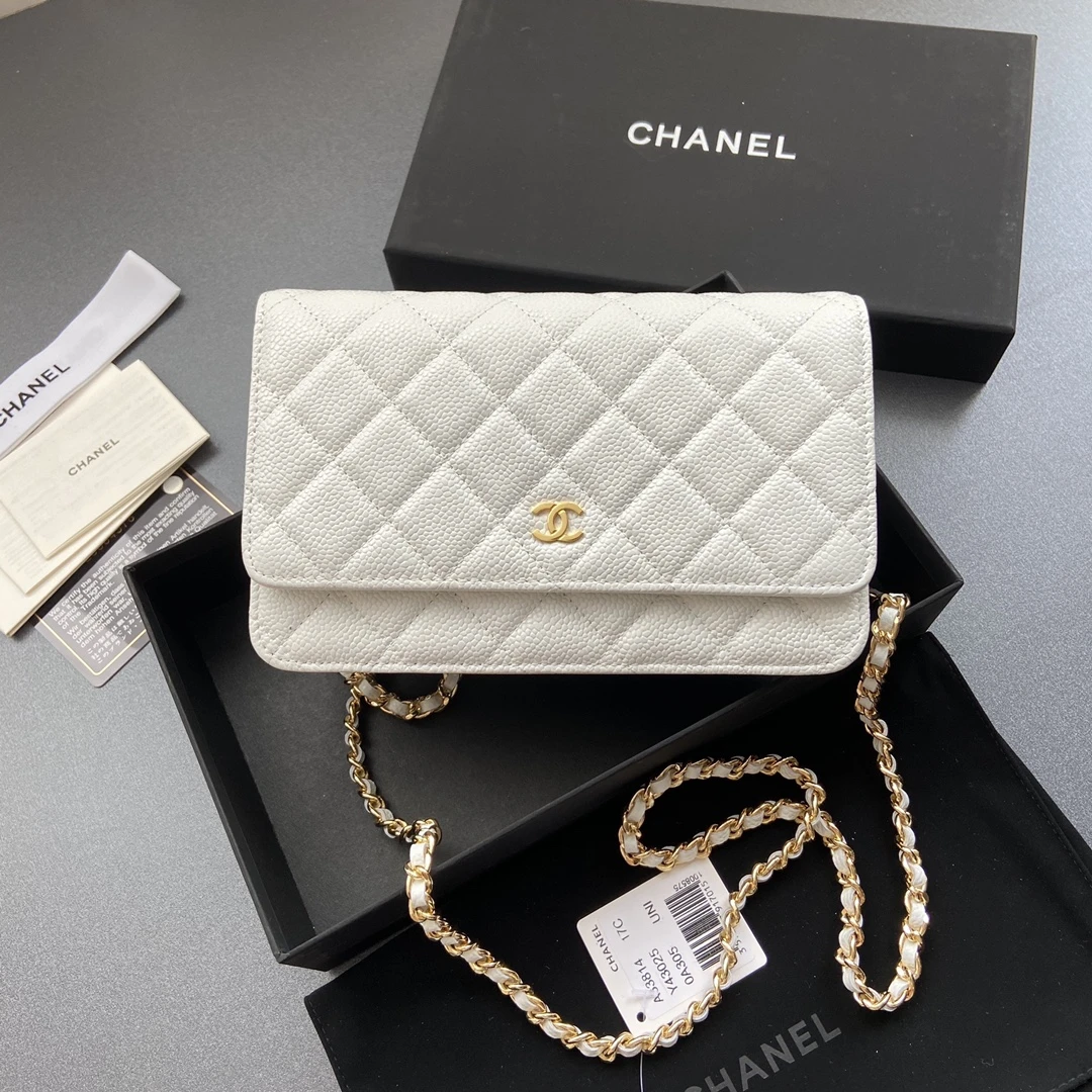 Chanel AP0250 Glossy Leather Card Case​