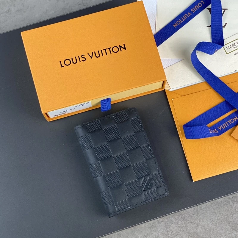 ​​Louis Vuitton M63197 Taiga Leather Cardholder Wallet - Black Edition​