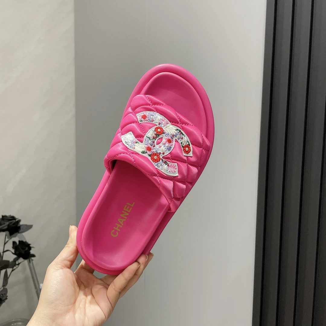 CHANE*L2025vs round-toe thick-soled sandals