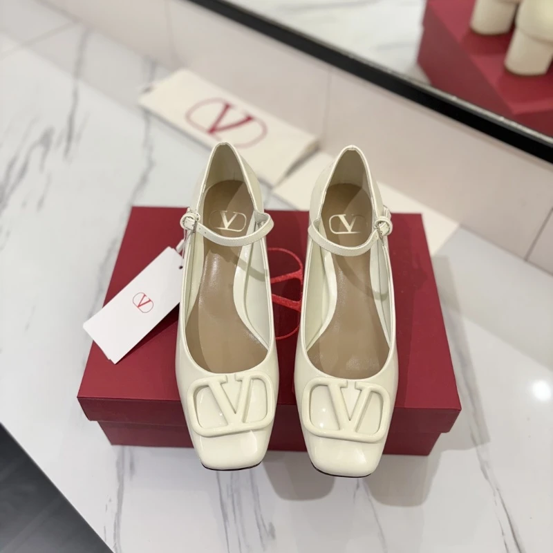 Valentino 2025ss counter launches new retro Mary Jane shoes