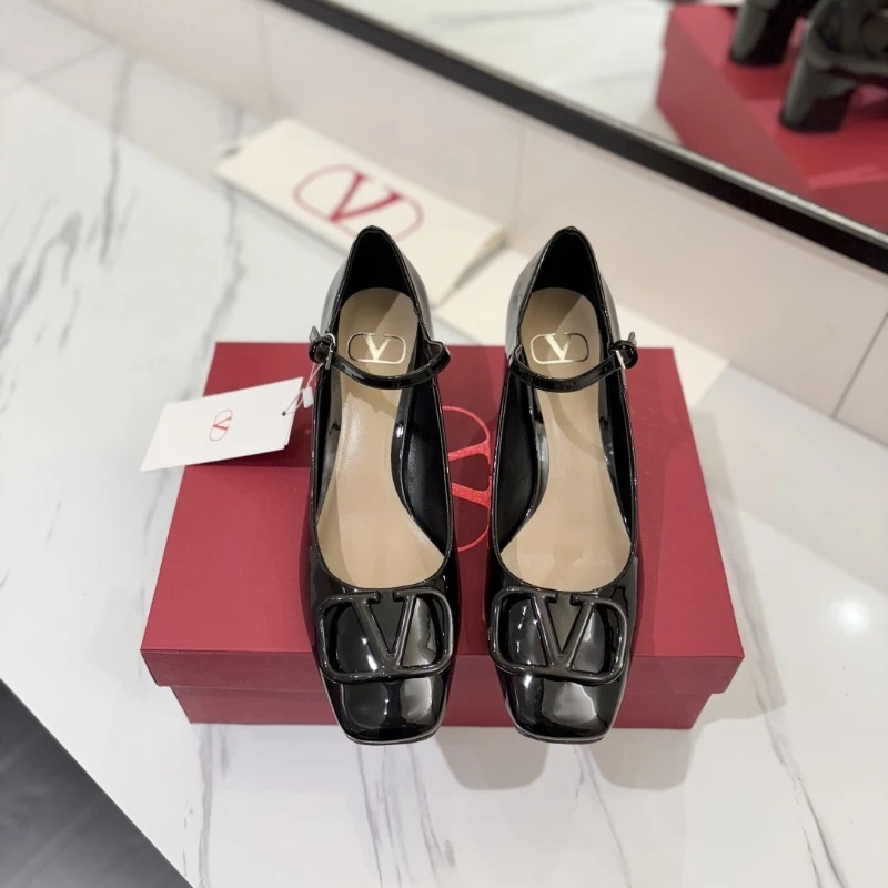 Valentino 2025ss counter launches new retro Mary Jane shoes