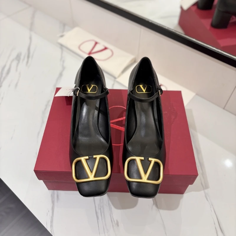 Valentino 2025ss counter launches new retro Mary Jane shoes