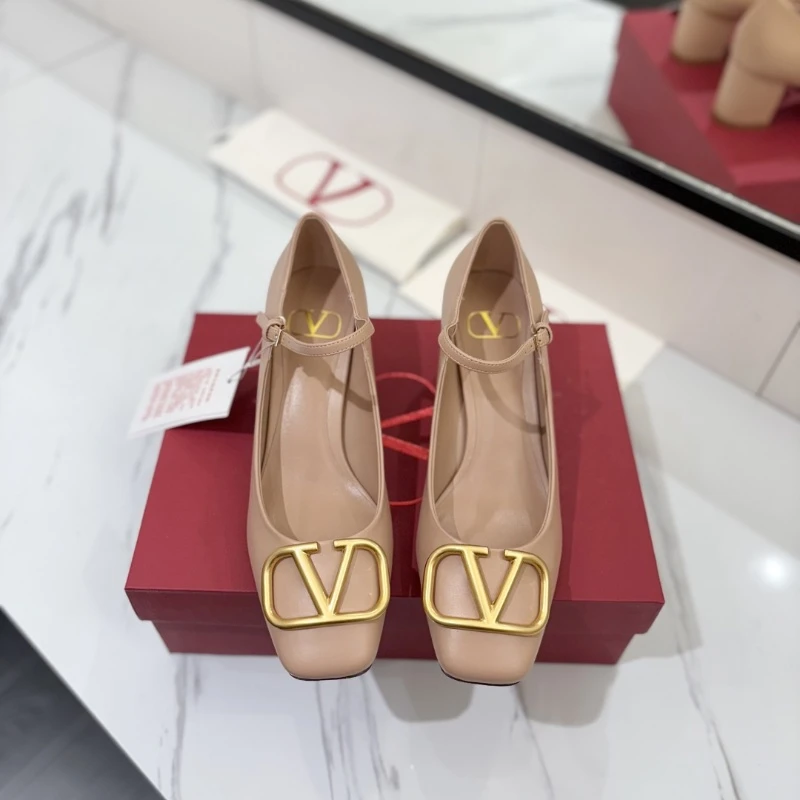 Valentino 2025ss counter launches new retro Mary Jane shoes
