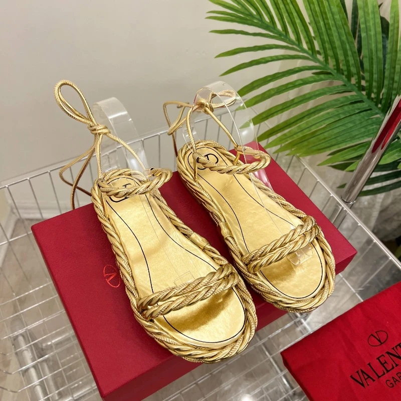 𝙑𝙖𝙡𝙚𝙣𝙩𝙞𝙣𝙤 Valentino | 𝟐𝟎𝟐𝟐 ˢˢ Sandals