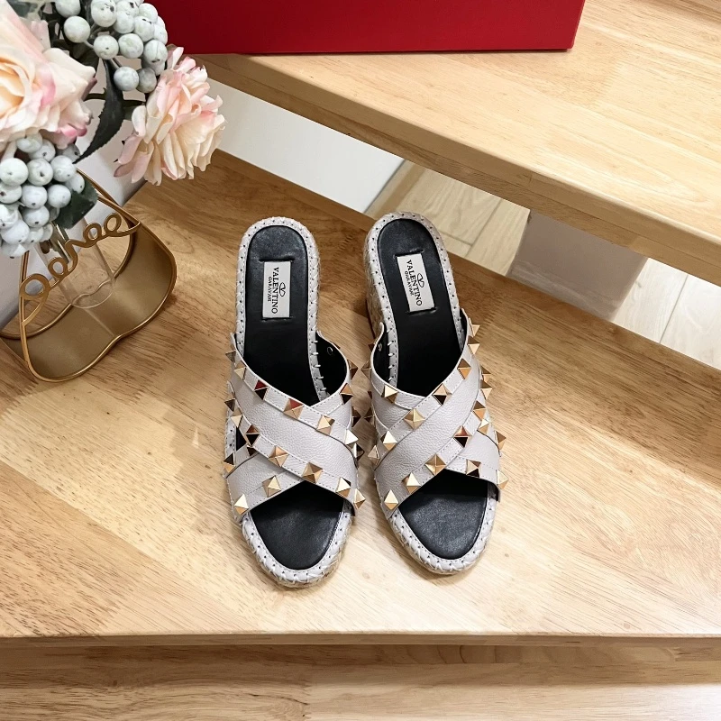 Valentino Garavani lychee leather bucket sandals