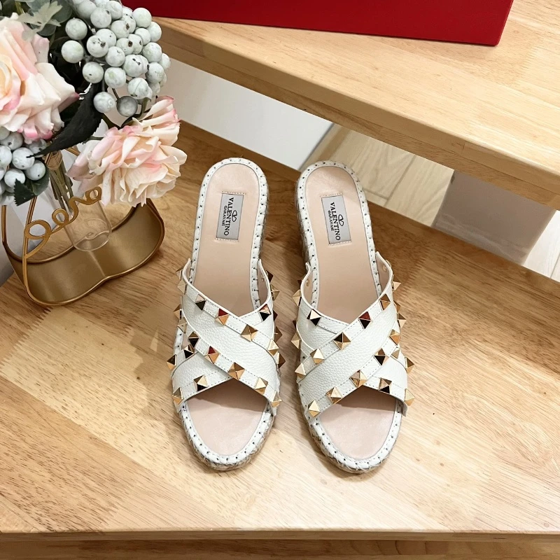 Valentino Garavani lychee leather bucket sandals