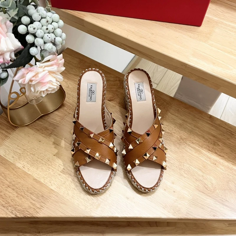 Valentino Garavani lychee leather bucket sandals