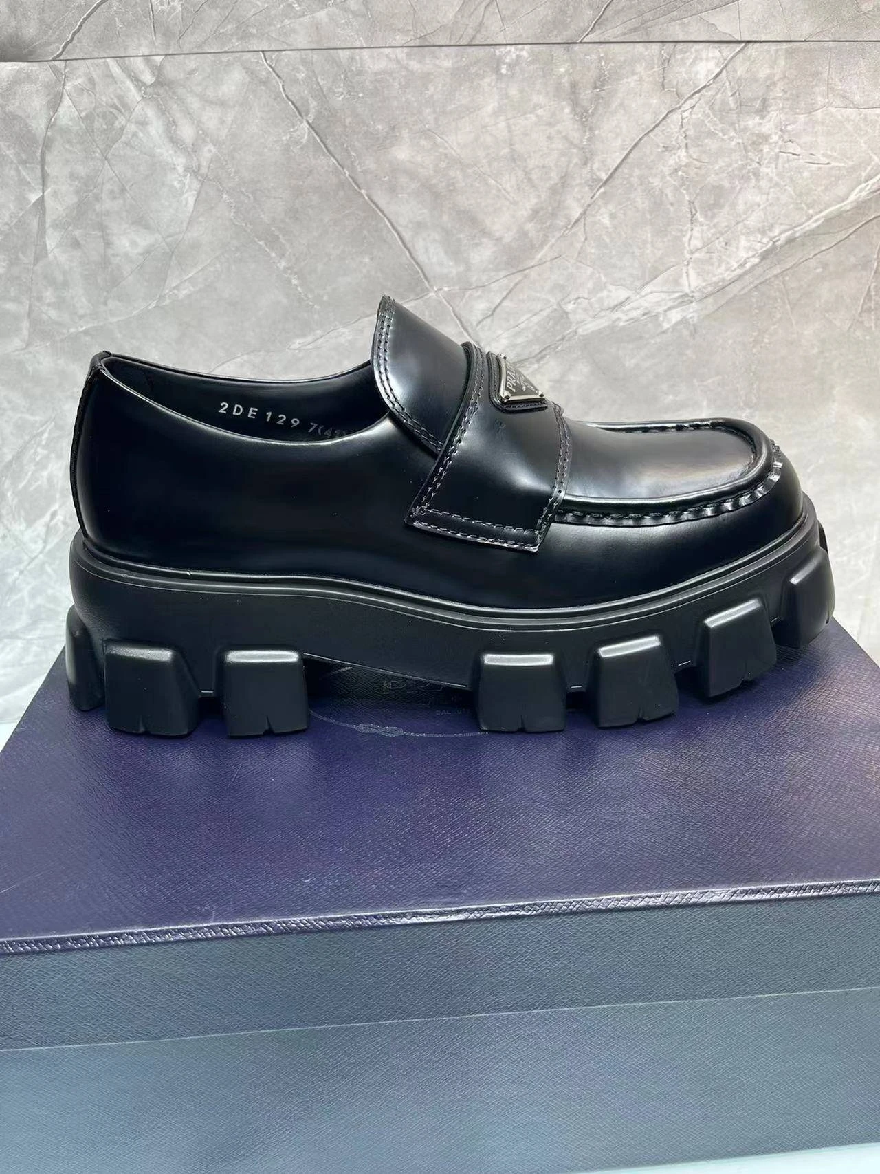 PR*A Carrefour's shoes