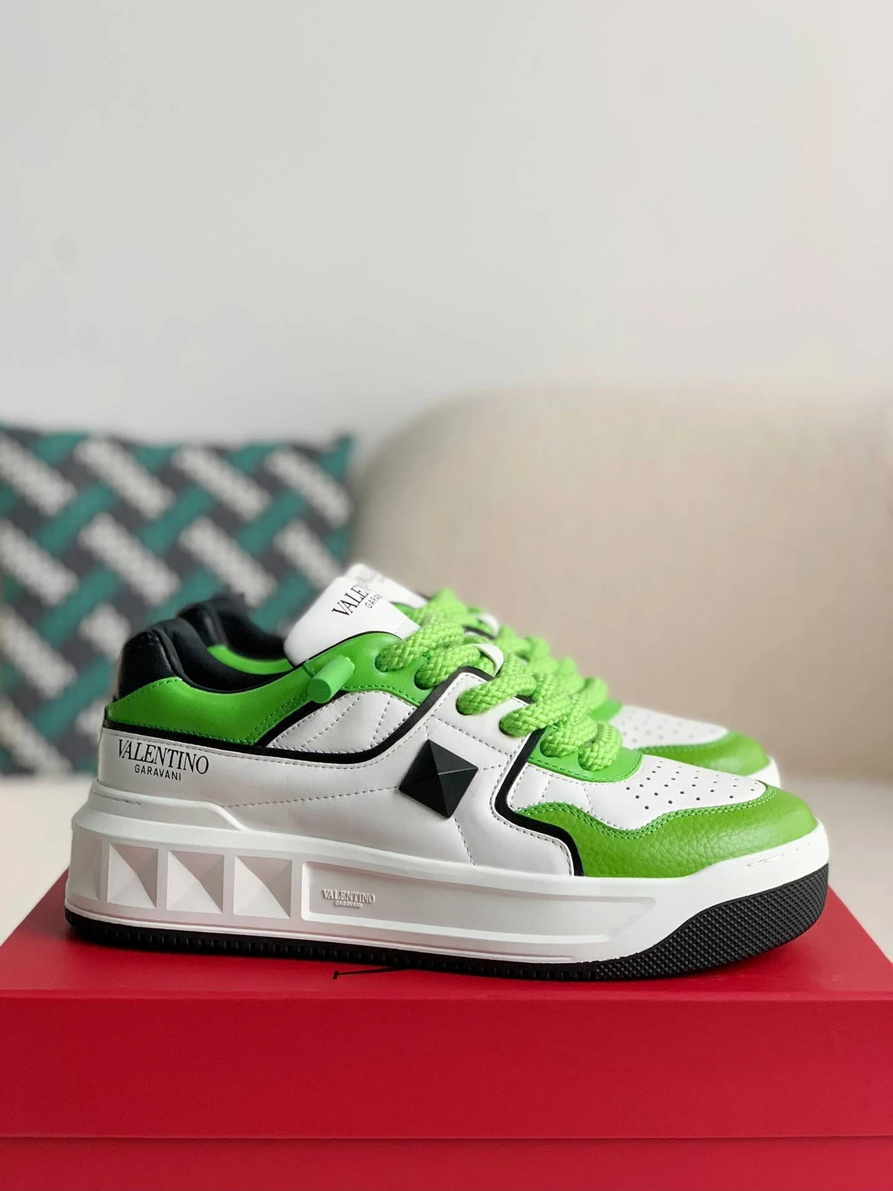 VA*TINO One Stud Sneakers