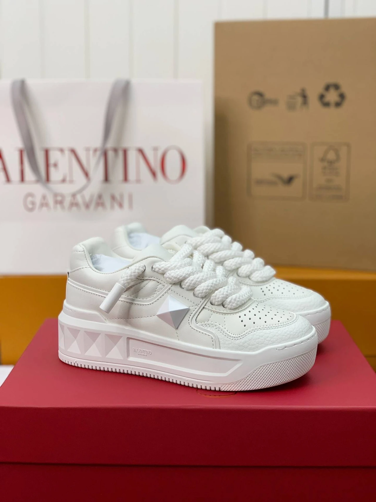 VA*TINO one stud sneakers