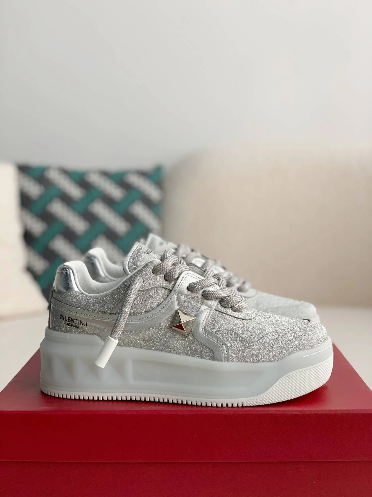 VA*TINO One Stud Sneakers