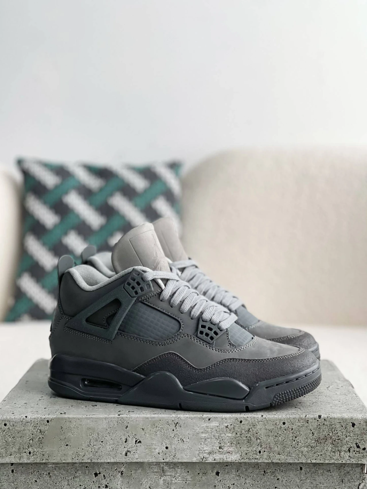 Jordan Air Jordan 4 retro kaws suede lightweight wear-resistant non-slip mid-top