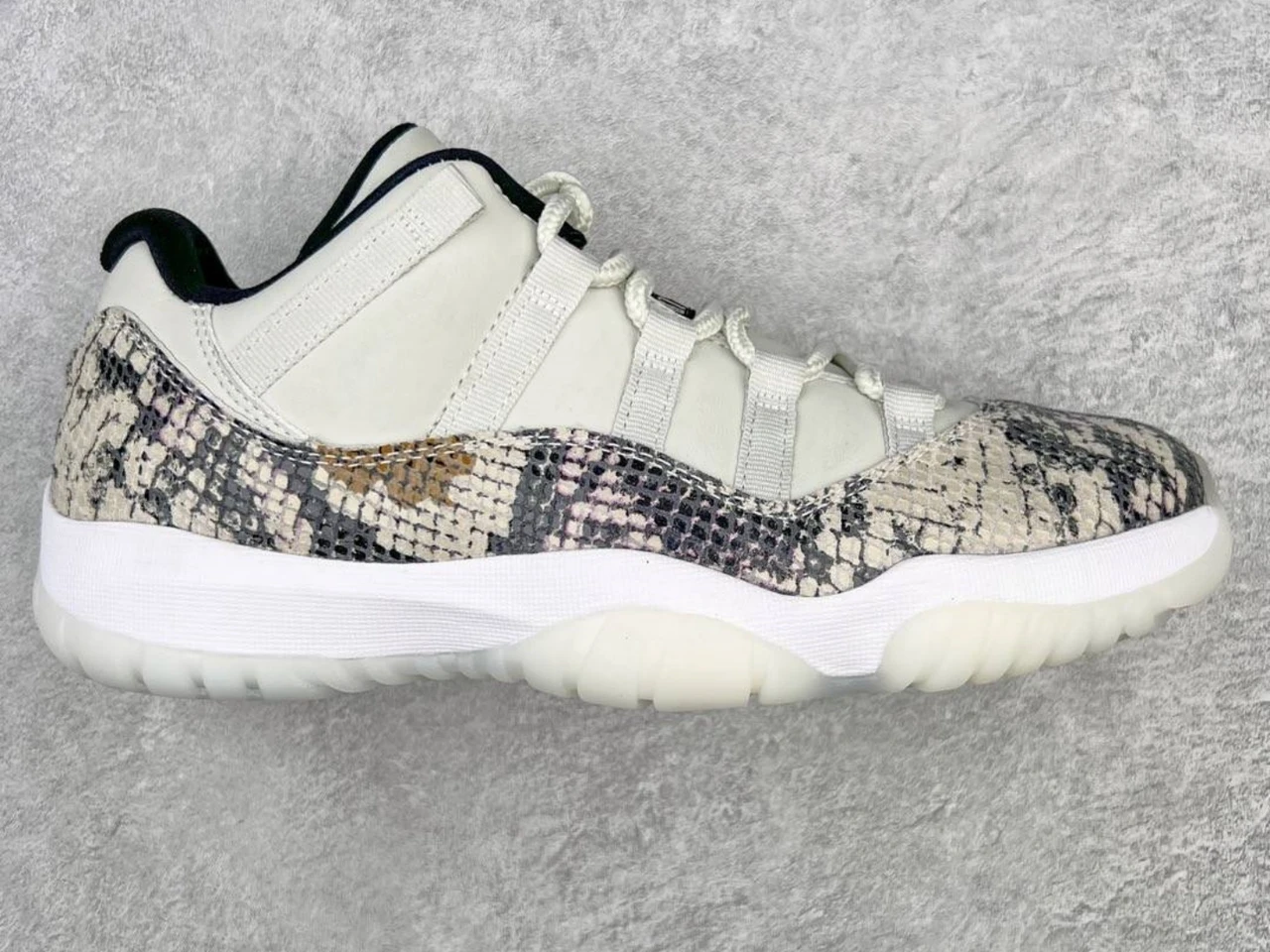 Jordan Air Jordan 11 Light Bone 2019
