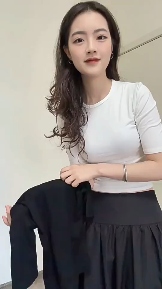 Women's Slim-Fit T-Shirt — Flattering, Basic, and Versatile — Crew Neck, Mid-Length Sleeves, Structured Shoulders, Cropped Top