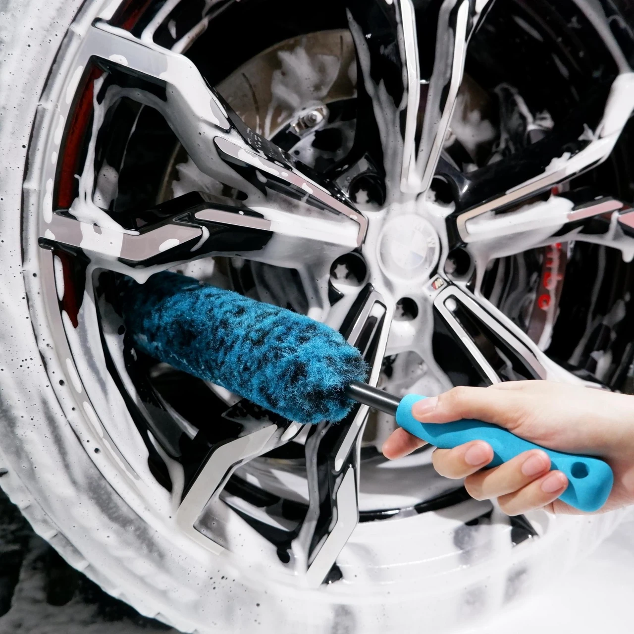 OeSee PRO Choice 4 Pack Long Handle Wheel Brush Kit for Cleaning Wheel and Tire- 2X Soft Wheel Cleaning Brush, Detailing Brush and Stiff Tire Brush